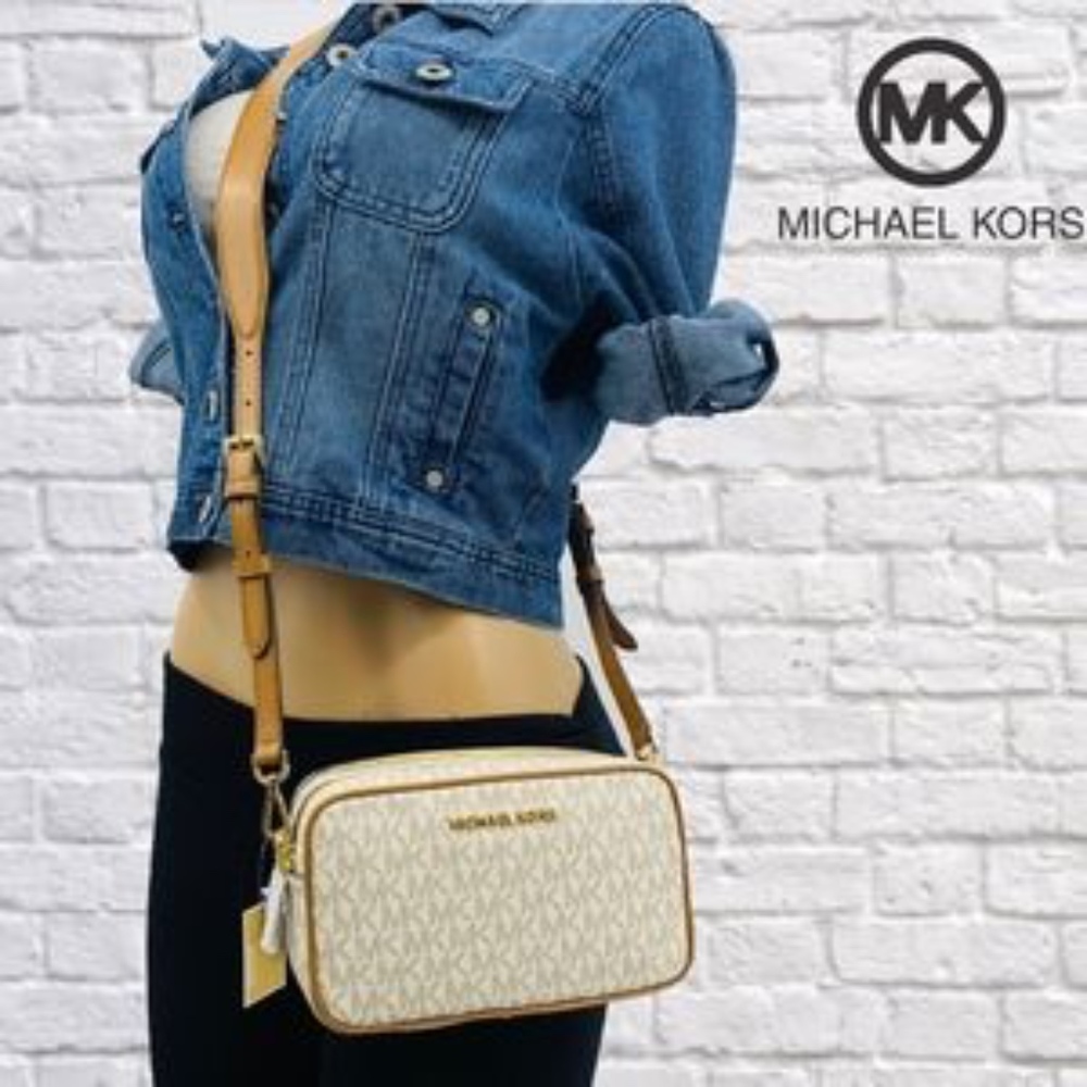 LAST DAY SALE  Michael Kors Camera Bag Crossbody - Picture 2 of 8